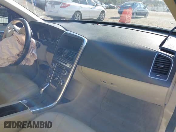 ✅ 2015 Volvo XC60 T6 • VIN: YV4902RK0F2726801 • Lot: 41276413. Listed on IAAI with 158,436 mi. Free auction sales archive from the USA and detailed vehicle history report at DreamBid. Image 5.