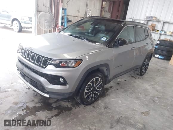 ✅ 2023 Jeep Compass (RED) Edition • VIN: 3C4NJDCN2PT567373 • Lot: 42605313. Wystawiony na IAAI z przebiegiem 49 610 mil. Bezpłatny archiwum sprzedaży aukcyjnych z USA i szczegółowy raport historii pojazdu na DreamBid. Zdjęcie 2.