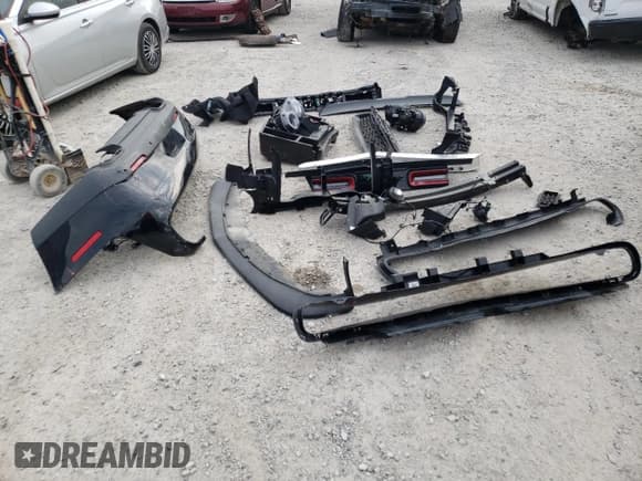 ✅ 2022 Dodge Challenger R/T • VIN: 2C3CDZBT2NH193952 • Lot: 71886054. Wystawiony na Copart z przebiegiem 10 040 mil. Bezpłatny archiwum sprzedaży aukcyjnych z USA i szczegółowy raport historii pojazdu na DreamBid. Zdjęcie 12.