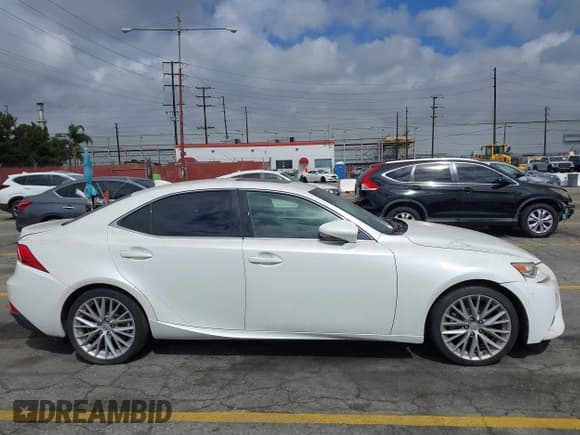 ✅ 2014 Lexus IS 250 • VIN: JTHBF1D24E5034010 • Lot: 43366614. Wystawiony na IAAI z przebiegiem 143 395 mil. Bezpłatny archiwum sprzedaży aukcyjnych z USA i szczegółowy raport historii pojazdu na DreamBid. Zdjęcie 13.