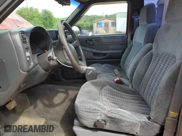 ✅ 1999 Chevrolet S-10 LS • VIN: 1GCCS14X3XK229288 • Lot: 68535395. Listed on Copart with 94,326 mi. Free auction sales archive from the USA and detailed vehicle history report at DreamBid. Image 7.