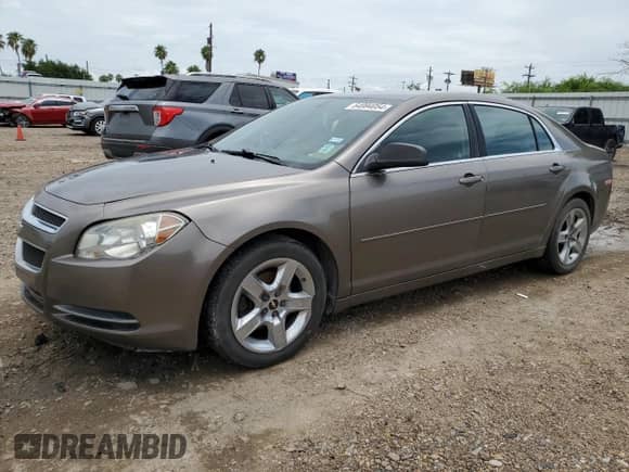 2012 Chevrolet Malibu 1LS z VIN 1G1ZB5E08CF189059, wystawiony jako Copart lot #64994054 z przebiegiem 144 789 mil mil oraz Szkoda całkowita • Salvage title. Historia ofert i sprzedaży dostępna na DreamBid. Obrazek 1.