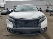 ✅ 2021 Honda Passport EX-L • VIN: 5FNYF7H58MB014097 • Lot: 69596985. Listed on Copart with 41,048 mi. Free auction sales archive from the USA and detailed vehicle history report at DreamBid. Image 5.