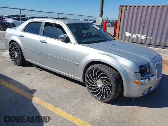 ✅ 2006 Chrysler 300 C • VIN: 2C3KA63HX6H396635 • Лот: 43472271. Опубликован ранее на IAAI с пробегом 169 581 миль. Бесплатный доступ к архиву аукционных продаж из США и подробный отчёт об истории автомобиля на DreamBid. Изображение 1.