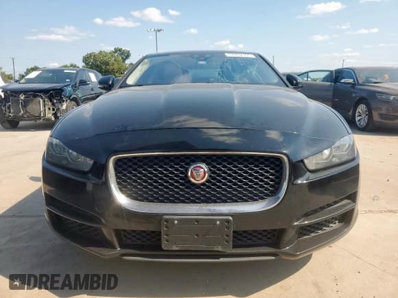 ✅ 2017 Jaguar XE 35t Premium • VIN: SAJAJ4BV1HCP15611 • Lot: 68282105. Wystawiony na Copart z przebiegiem 94 396 mil. Bezpłatny archiwum sprzedaży aukcyjnych z USA i szczegółowy raport historii pojazdu na DreamBid. Zdjęcie 5.
