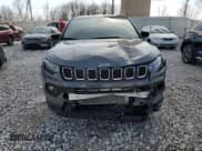 ✅ 2023 Jeep Compass (RED) Edition • VIN: 3C4NJDCN9PT558315 • Lot: 48219915. Wystawiony na Copart z przebiegiem 7 183 mil. Bezpłatny archiwum sprzedaży aukcyjnych z USA i szczegółowy raport historii pojazdu na DreamBid. Zdjęcie 5.