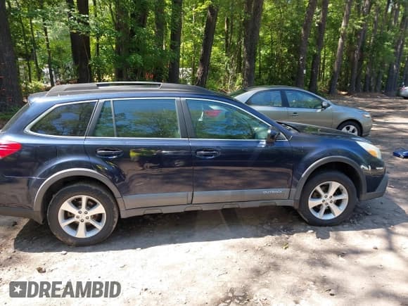 ✅ 2013 Subaru Outback Limited • VIN: 4S4BRCKC0D3251043 • Lot: 42562400. Listed on IAAI with 265,520 mi. Free auction sales archive from the USA and detailed vehicle history report at DreamBid. Image 13.