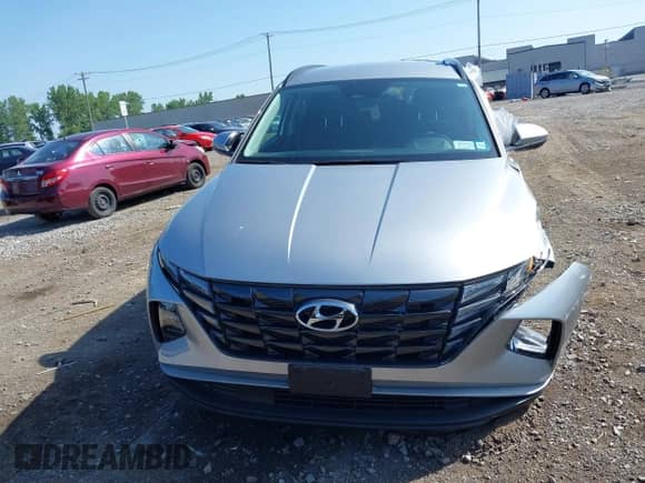 ✅ 2024 Hyundai Tucson SEL • VIN: 5NMJBCDE2RH334078 • Lot: 42563980. Listed on IAAI with 9,630 mi miles. Access the free auction sales archive from the USA and view a detailed vehicle history report at DreamBid. Image 12.