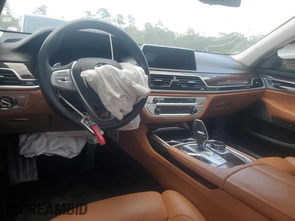 ✅ 2022 BMW 7 Series 740i • VIN: WBA7T2C06NCJ48203 • Лот: 54183325. Опубликован ранее на Copart с пробегом Не указан. Бесплатный доступ к архиву аукционных продаж из США и подробный отчёт об истории автомобиля на DreamBid. Изображение 8.