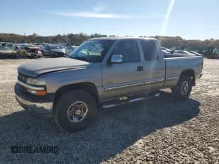 ✅ 2000 Chevrolet Silverado 1500 LS • VIN: 2GCEC19T1Y1360894 • Lot: 91810005. Listed on Copart with 144,387 mi. Free auction sales archive from the USA and detailed vehicle history report at DreamBid. Image 1.