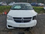 ✅ 2019 Dodge Grand Caravan SE • VIN: 2C4RDGBG5KR737606 • Lot: 82572365. Wystawiony na Copart z przebiegiem 101 461 mil. Bezpłatny archiwum sprzedaży aukcyjnych z USA i szczegółowy raport historii pojazdu na DreamBid. Zdjęcie 5.