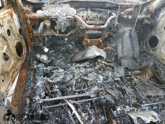 2008 Hyundai Azera Limited с VIN KMHFC46F78A320017, выставлен на аукционе Copart как лот 50105904 с пробегом Не указан миль и На запчасти • Non repairable. История ставок и продаж доступна на DreamBid. Изображение 8.