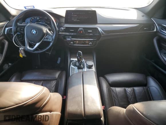 ✅ 2018 BMW 5 Series 540i • VIN: WBAJE5C54JWA97891 • Lot: 86700755. Wystawiony na Copart z przebiegiem Nie podano. Bezpłatny archiwum sprzedaży aukcyjnych z USA i szczegółowy raport historii pojazdu na DreamBid. Zdjęcie 8.