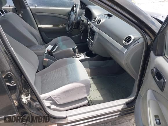 ✅ 2007 Suzuki Forenza • VIN: KL5JD86Z97K667621 • Lot: 42611083. Listed on IAAI with 111,284 mi. Free auction sales archive from the USA and detailed vehicle history report at DreamBid. Image 5.