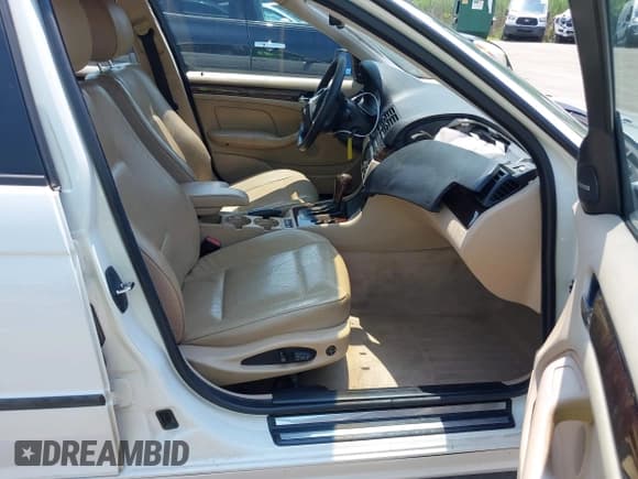 ✅ 2005 BMW 3 Series 330i • VIN: WBAEV53485KM41046 • Lot: 42469236. Wystawiony na IAAI z przebiegiem 150 503 mil. Bezpłatny archiwum sprzedaży aukcyjnych z USA i szczegółowy raport historii pojazdu na DreamBid. Zdjęcie 5.