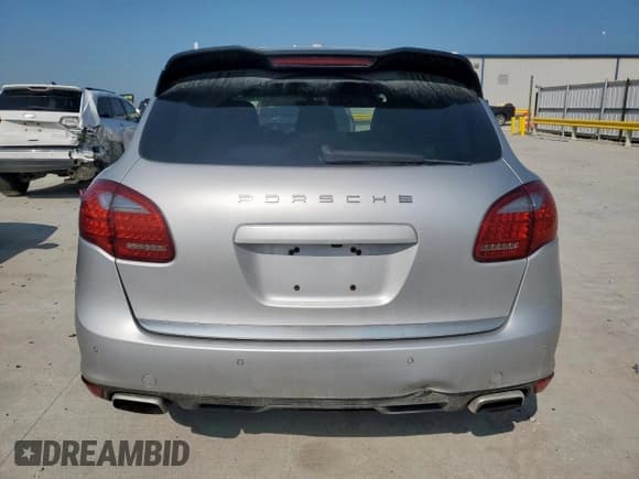 ✅ 2011 Porsche Cayenne S Hybrid • VIN: WP1AE2A20BLA93457 • Lot: 71710835. Wystawiony na Copart z przebiegiem 123 401 mil. Bezpłatny archiwum sprzedaży aukcyjnych z USA i szczegółowy raport historii pojazdu na DreamBid. Zdjęcie 6.