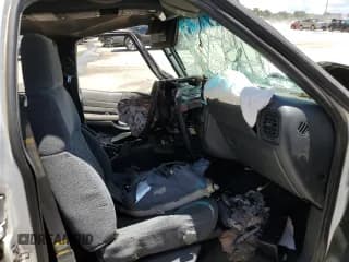 ✅ 1999 Chevrolet Blazer Trailblazer • VIN: 1GNDT13W6X2193629 • Lot: 51184702. Wystawiony na Copart z przebiegiem Nie podano. Bezpłatny archiwum sprzedaży aukcyjnych z USA i szczegółowy raport historii pojazdu na DreamBid. Zdjęcie 5.