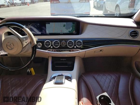 ✅ 2019 Mercedes-Benz S 560 • VIN: WDDUG8GB6KA437409 • Lot: 85378385. Wystawiony na Copart z przebiegiem 132 321 mil. Bezpłatny archiwum sprzedaży aukcyjnych z USA i szczegółowy raport historii pojazdu na DreamBid. Zdjęcie 9.