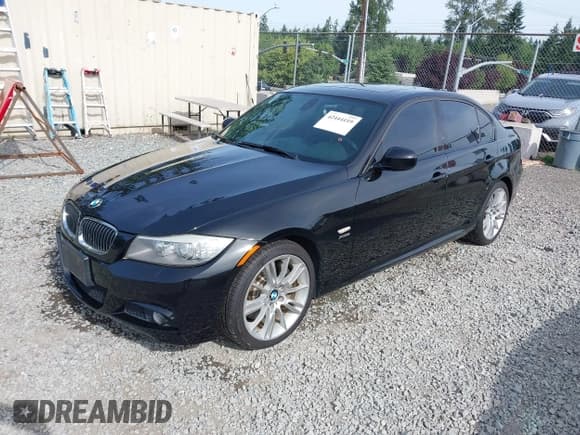 ✅ 2011 BMW 3 Series 335i xDrive • VIN: WBAPL5G56BNN22266 • Lot: 42444119. Listed on IAAI with 136,698 mi. Free auction sales archive from the USA and detailed vehicle history report at DreamBid. Image 2.
