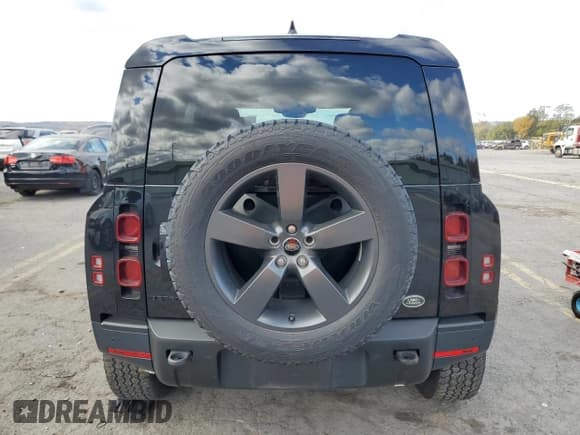 ✅ 2023 Land Rover Defender SE • VIN: SALEP7EU0P2170856 • Lot: 75952364. Wystawiony na Copart z przebiegiem 17 959 mil. Bezpłatny archiwum sprzedaży aukcyjnych z USA i szczegółowy raport historii pojazdu na DreamBid. Zdjęcie 6.