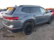 ✅ 2024 Volkswagen Atlas SE • VIN: 1V2WR2CA9RC550260 • Lot: 43268897. Listed on IAAI with 30,052 mi. Free auction sales archive from the USA and detailed vehicle history report at DreamBid. Image 4.