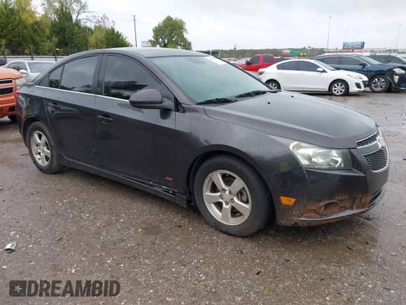 2014 Chevrolet Cruze 2LT с VIN 1G1PE5SB0E7155733, выставлен на аукционе IAAI как лот 43563910 с пробегом 145 246 миль миль и . История ставок и продаж доступна на DreamBid. Изображение 1.