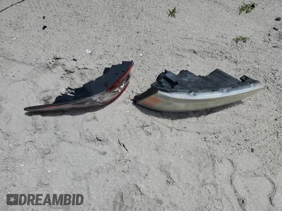 2009 Hyundai Sonata GLS z VIN 5NPET46CX9H555883, wystawiony jako Copart lot #68835344 z przebiegiem 196 440 mil mil oraz Szkoda całkowita • Salvage title. Historia ofert i sprzedaży dostępna na DreamBid. Obrazek 14.