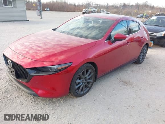 ✅ 2022 Mazda 3 Premium • VIN: JM1BPBML5N1518000 • Lot: 43701463. Wystawiony na IAAI z przebiegiem 62 368 mil. Bezpłatny archiwum sprzedaży aukcyjnych z USA i szczegółowy raport historii pojazdu na DreamBid. Zdjęcie 2.