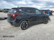 ✅ 2024 Kia Seltos EX • VIN: KNDER2AAXR7477148 • Lot: 82370185. Wystawiony na Copart z przebiegiem 74 006 mil. Bezpłatny archiwum sprzedaży aukcyjnych z USA i szczegółowy raport historii pojazdu na DreamBid. Zdjęcie 3.