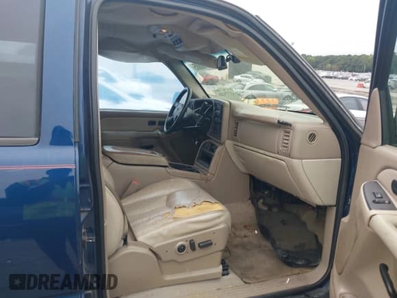 ✅ 2003 GMC Yukon XL SLE • VIN: 1GKFK16Z83J128652 • Lot: 43375280. Listed on IAAI with 335,135 mi. Free auction sales archive from the USA and detailed vehicle history report at DreamBid. Image 5.