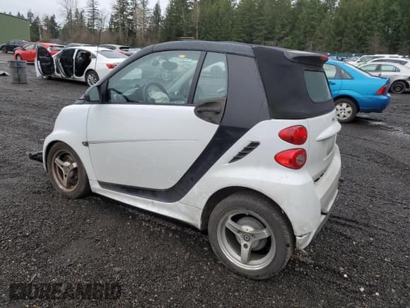 ✅ 2013 Smart fortwo Passion • VIN: WMEEK3BAXDK659870 • Lot: 86387504. Wystawiony na Copart z przebiegiem 72 638 mil. Bezpłatny archiwum sprzedaży aukcyjnych z USA i szczegółowy raport historii pojazdu na DreamBid. Zdjęcie 2.