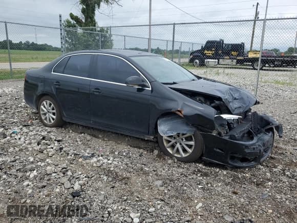 ✅ 2010 Volkswagen Jetta SE • VIN: 3VWRX7AJXAM024370 • Lot: 63377595. Listed on Copart with 232,743 mi. Free auction sales archive from the USA and detailed vehicle history report at DreamBid. Image 4.