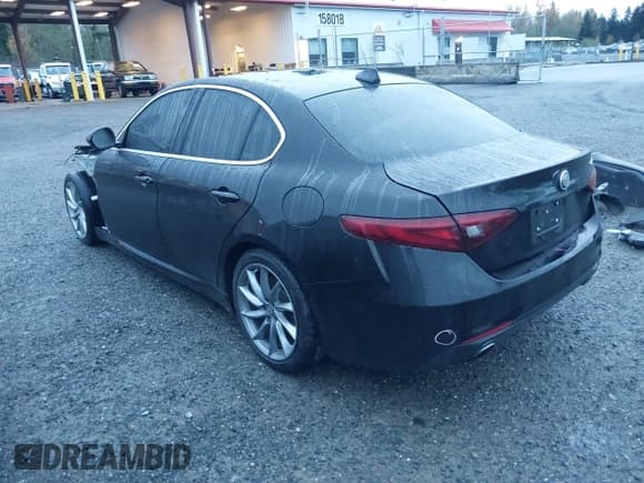 ✅ 2017 Alfa Romeo Giulia • VIN: ZARFAEBN3H7551447 • Lot: 43679921. Listed on IAAI with 78,728 mi. Free auction sales archive from the USA and detailed vehicle history report at DreamBid. Image 3.