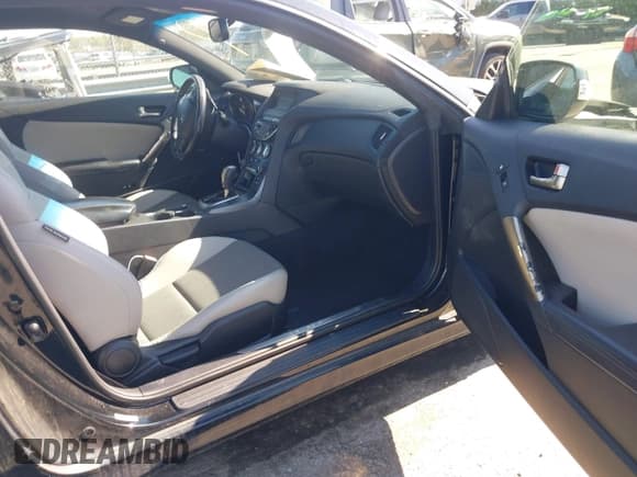 ✅ 2015 Hyundai Genesis Coupe 3.8L Base • VIN: KMHHT6KJ7FU126999 • Lot: 41867879. Wystawiony na IAAI z przebiegiem 111 297 mil. Bezpłatny archiwum sprzedaży aukcyjnych z USA i szczegółowy raport historii pojazdu na DreamBid. Zdjęcie 5.