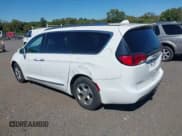 ✅ 2017 Chrysler Pacifica Touring L Plus • VIN: 2C4RC1EG5HR643987 • Lot: 43177799. Wystawiony na IAAI z przebiegiem 97 617 mil. Bezpłatny archiwum sprzedaży aukcyjnych z USA i szczegółowy raport historii pojazdu na DreamBid. Zdjęcie 3.