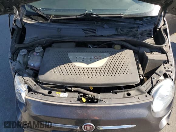 ✅ 2015 FIAT 500e • VIN: 3C3CFFGE9FT615436 • Lot: 81761535. Wystawiony na Copart z przebiegiem 51 249 mil. Bezpłatny archiwum sprzedaży aukcyjnych z USA i szczegółowy raport historii pojazdu na DreamBid. Zdjęcie 11.