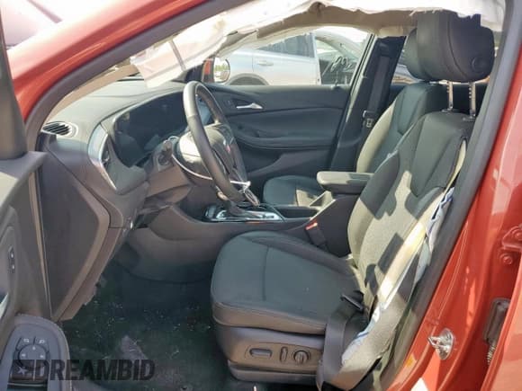 ✅ 2024 Buick Encore GX Preferred • VIN: KL4AMBSL9RB180926 • Lot: 71503345. Wystawiony na Copart z przebiegiem 19 262 mil. Bezpłatny archiwum sprzedaży aukcyjnych z USA i szczegółowy raport historii pojazdu na DreamBid. Zdjęcie 7.