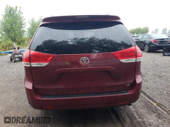 ✅ 2011 Toyota Sienna LE • VIN: 5TDKK3DC6BS090991 • Лот: 67917135. Опубликован ранее на Copart с пробегом 213 702 миль. Бесплатный доступ к архиву аукционных продаж из США и подробный отчёт об истории автомобиля на DreamBid. Изображение 6.