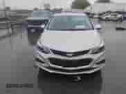 2017 Chevrolet Cruze LT z VIN 3G1BE6SMXHS582523, wystawiony jako IAAI lot #43559534 z przebiegiem 105 496 mil mil oraz . Historia ofert i sprzedaży dostępna na DreamBid. Obrazek 12.