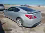 2012 Hyundai Genesis Coupe 2.0T z VIN KMHHT6KD5CU069966, wystawiony jako IAAI lot #42858390 z przebiegiem 98 030 mil mil oraz . Historia ofert i sprzedaży dostępna na DreamBid. Obrazek 3.