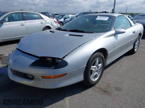 1997 Chevrolet Camaro z VIN 2G1FP22K4V2101038, wystawiony jako IAAI lot #41900016 z przebiegiem 139 207 mil mil oraz . Historia ofert i sprzedaży dostępna na DreamBid. Obrazek 2.