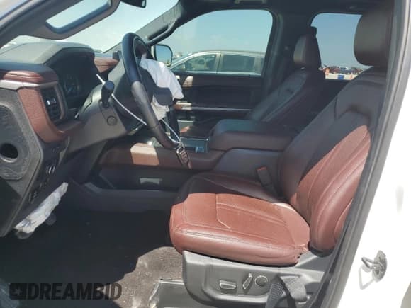 ✅ 2022 Ford Expedition Limited • VIN: 1FMJU1KT5NEA57385 • Lot: 50244845. Wystawiony na Copart z przebiegiem 45 488 mil. Bezpłatny archiwum sprzedaży aukcyjnych z USA i szczegółowy raport historii pojazdu na DreamBid. Zdjęcie 7.