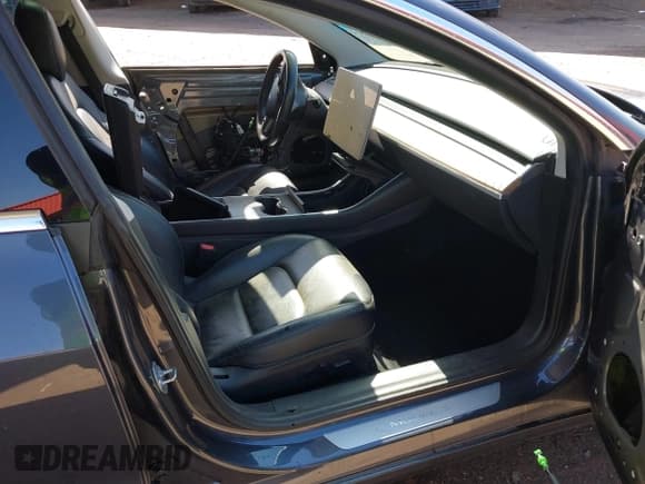 ✅ 2018 Tesla Model 3 Long Range Battery • VIN: 5YJ3E1EB6JF105837 • Lot: 41763460. Wystawiony na IAAI z przebiegiem 100 387 mil. Bezpłatny archiwum sprzedaży aukcyjnych z USA i szczegółowy raport historii pojazdu na DreamBid. Zdjęcie 5.