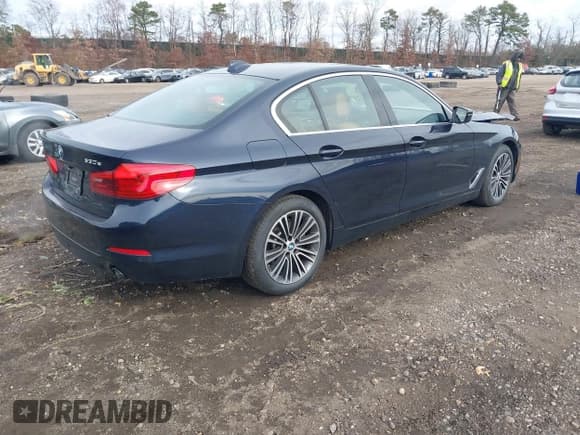 ✅ 2020 BMW 5 Series • VIN: WBAJB1C09LCD80099 • Lot: 43781569. Wystawiony na IAAI z przebiegiem 28 042 mil. Bezpłatny archiwum sprzedaży aukcyjnych z USA i szczegółowy raport historii pojazdu na DreamBid. Zdjęcie 4.