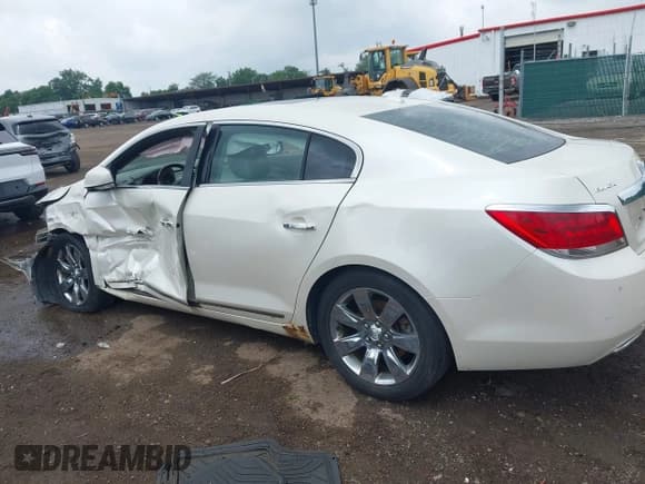 ✅ 2012 Buick LaCrosse Premium 2 • VIN: 1G4GF5E38CF218939 • Lot: 42522959. Wystawiony na IAAI z przebiegiem 210 719 mil. Bezpłatny archiwum sprzedaży aukcyjnych z USA i szczegółowy raport historii pojazdu na DreamBid. Zdjęcie 15.