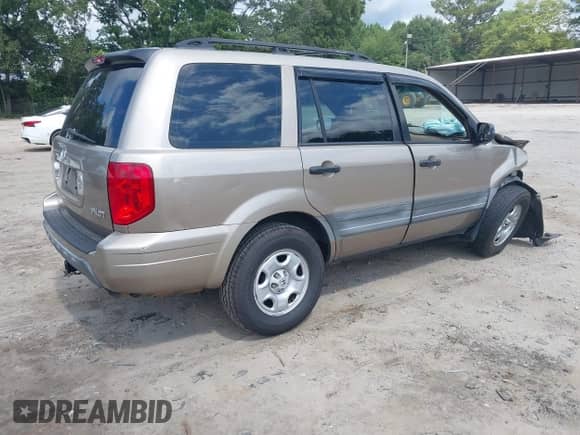 2004 Honda Pilot LX with VIN 2HKYF181X4H539819, listed as a IAAI auction lot 42947393 with 241,204 mi miles and . Bid and sale history available at DreamBid. Image 4.