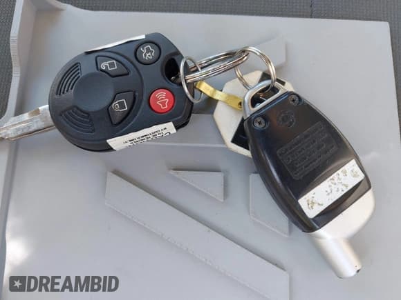 ✅ 2009 Ford Escape XLS • VIN: 1FMCU02729KC96776 • Lot: 42189338. Listed on IAAI with 188,393 mi. Free auction sales archive from the USA and detailed vehicle history report at DreamBid. Image 11.