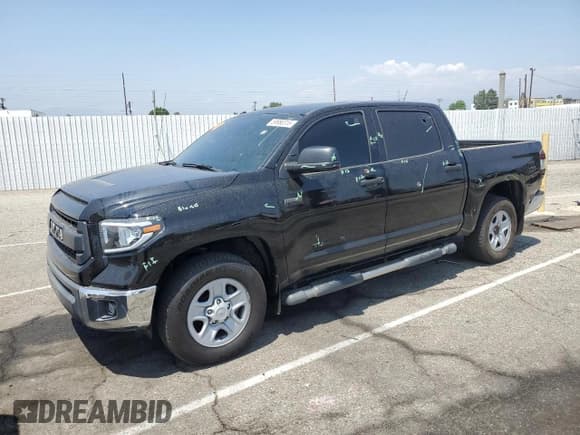 ✅ 2017 Toyota Tundra SR5 • VIN: 5TFEY5F16HX228793 • Лот: 59980315. Опубликован ранее на Copart с пробегом 78 230 миль. Бесплатный доступ к архиву аукционных продаж из США и подробный отчёт об истории автомобиля на DreamBid. Изображение 1.