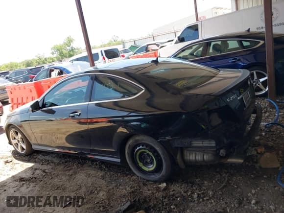 ✅ 2015 Mercedes-Benz C 250 • VIN: WDDGJ4HB7FG363989 • Lot: 42536860. Wystawiony na IAAI z przebiegiem 128 798 mil. Bezpłatny archiwum sprzedaży aukcyjnych z USA i szczegółowy raport historii pojazdu na DreamBid. Zdjęcie 14.