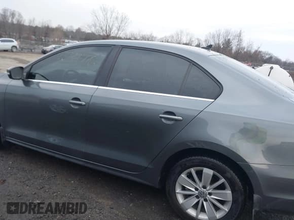 ✅ 2015 Volkswagen Jetta SE • VIN: 3VWD17AJ8FM306963 • Lot: 43744776. Wystawiony na IAAI z przebiegiem 59 710 mil. Bezpłatny archiwum sprzedaży aukcyjnych z USA i szczegółowy raport historii pojazdu na DreamBid. Zdjęcie 14.